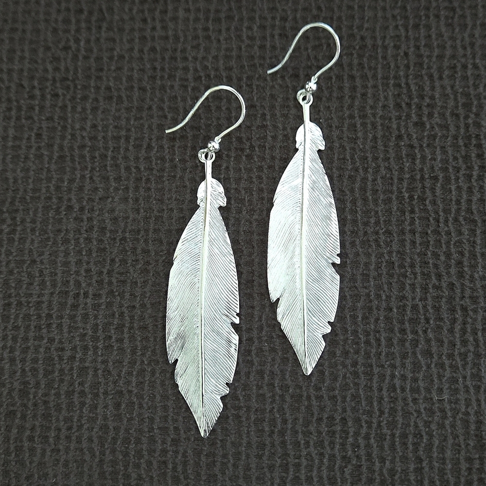 Mia Fiore Textured Silver🤍 Feather🪶 Earrings - Picture 16 of 16